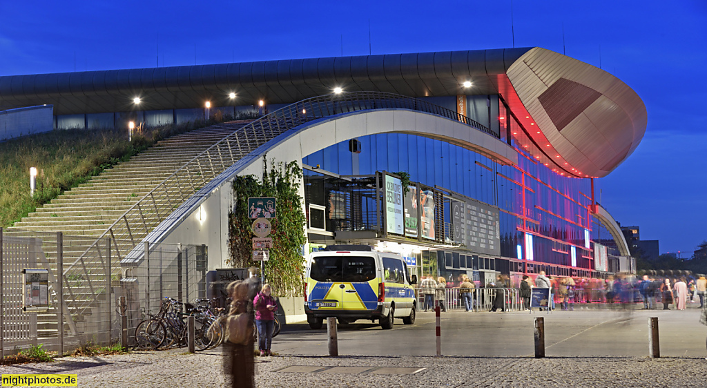 Berlin Prenzlauer Berg. Max-Schmeling-Halle. Erbaut 1994-1996 von Albert Dietz Anett-Maud Joppien Jörg Joppien. Falkplatz 1