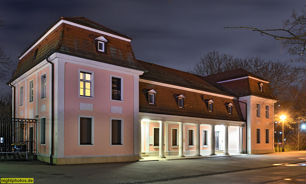 Berlin Lichtenberg. Kassengebäude 'Alte Wache'. Erbaut 1767 als barockes Küchengebäude des Schloss Friedrichsfelde. Umbau 1800. Am Tierpark 39