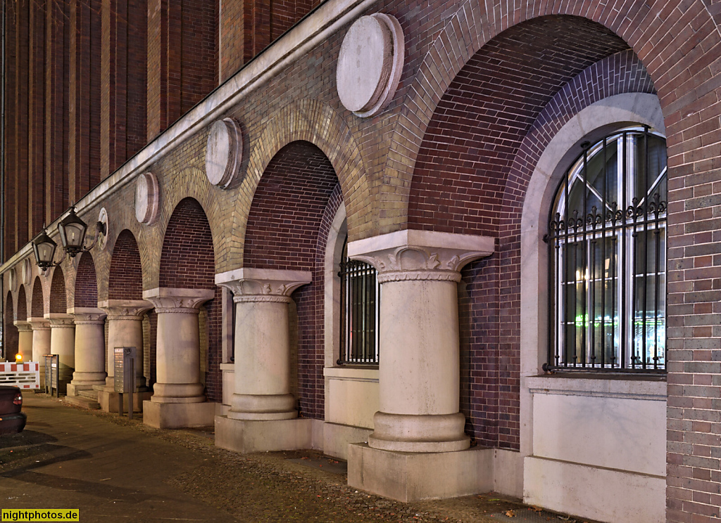 Berlin Friedrichshain. Verwaltungsgebäude der Knorr Bremse AG. Erbaut 1913-1916 von Alfred Grenander und Friedrich Lange und Alfred Fehse. Umbau 1955. Neue Bahnhofstrasse 9-16