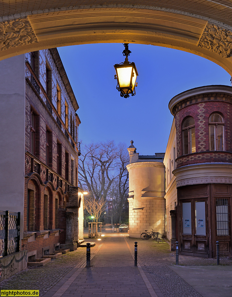 Berlin Mitte Gesundbrunnen. Bibliothek am Luisenbad seit 1995. Erbaut 1888 von Carl Galuschki im Neorenaissance Stil. Umbau 1991-1995
