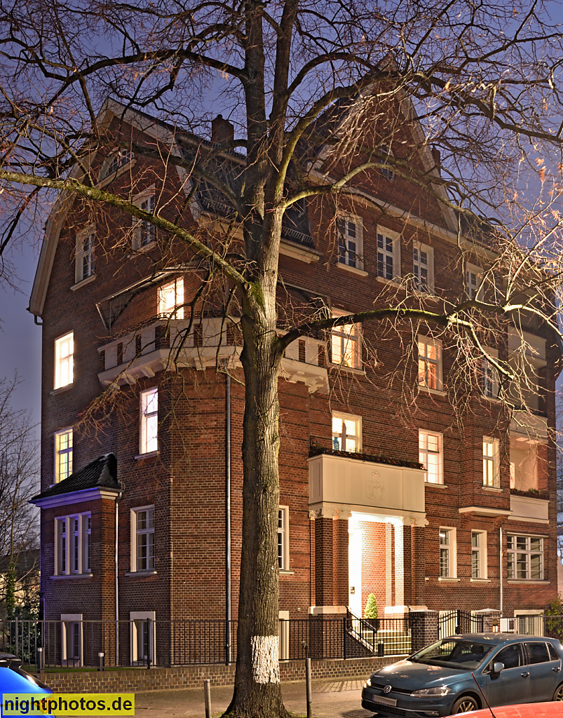 Berlin Lankwitz. Mehrfamilienhaus erbaut 1910 von Ludwig Otte für Baugeschäft Alfons Balder. Leonorenstrasse 3