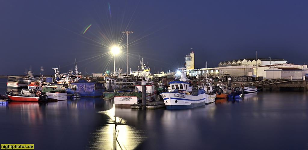 Póvoa de Varzim. Fischereihafen. Lagerhallen. Bootshäuser. Hafenaufsicht. Kontrollturm