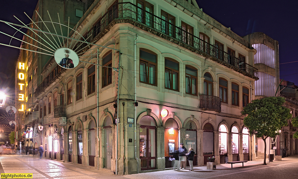 Póvoa de Varzim. Fashion Bags Store. Erbaut im 19. Jhdt als Hotel und Spielsalon 'Luso-Brazileiro'. Eckhaus Rua dos Cafés vs Rua da Alegria