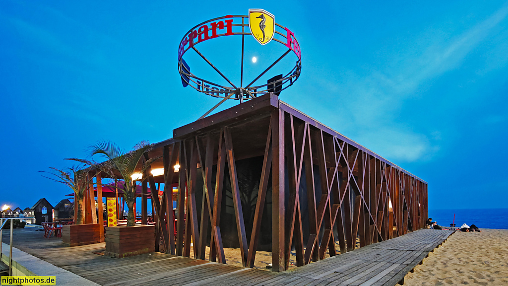 Póvoa de Varzim. Strandbar Ferrari am Praia de Salgueira. Avenida dos Banhos