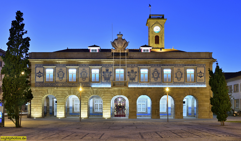 Póvoa de Varzim. Câmara Municipal. Rathaus. Erbaut neoklassizistisch 1790-1791 von Reinaldo Oudinot. Fliesen 1908-1910 von Joseph Bialman. Montiert von Rocha Peixoto
