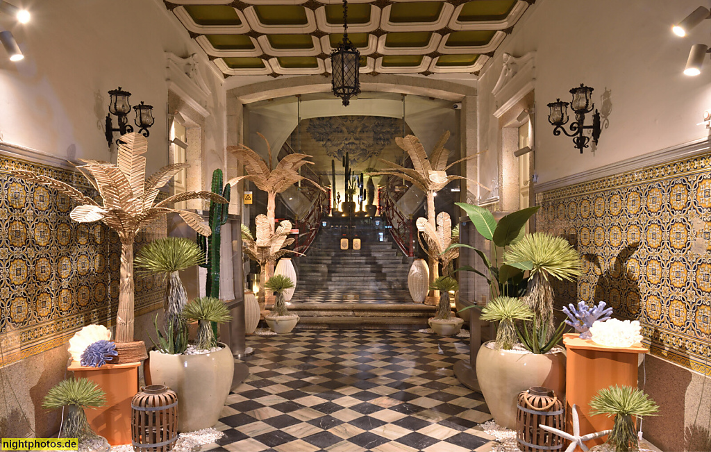 Póvoa de Varzim. Câmara Municipal. Rathaus. Erbaut neoklassizistisch 1790-1791 von Reinaldo Oudinot. Eingangsflur mit Dekoration