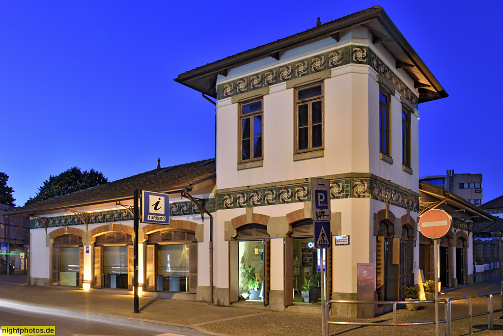 Póvoa de Varzim. Tourist Office am Praça Marquês de Pombal. Erbaut 1904 als Eckturm des Markts von Ventura Terra