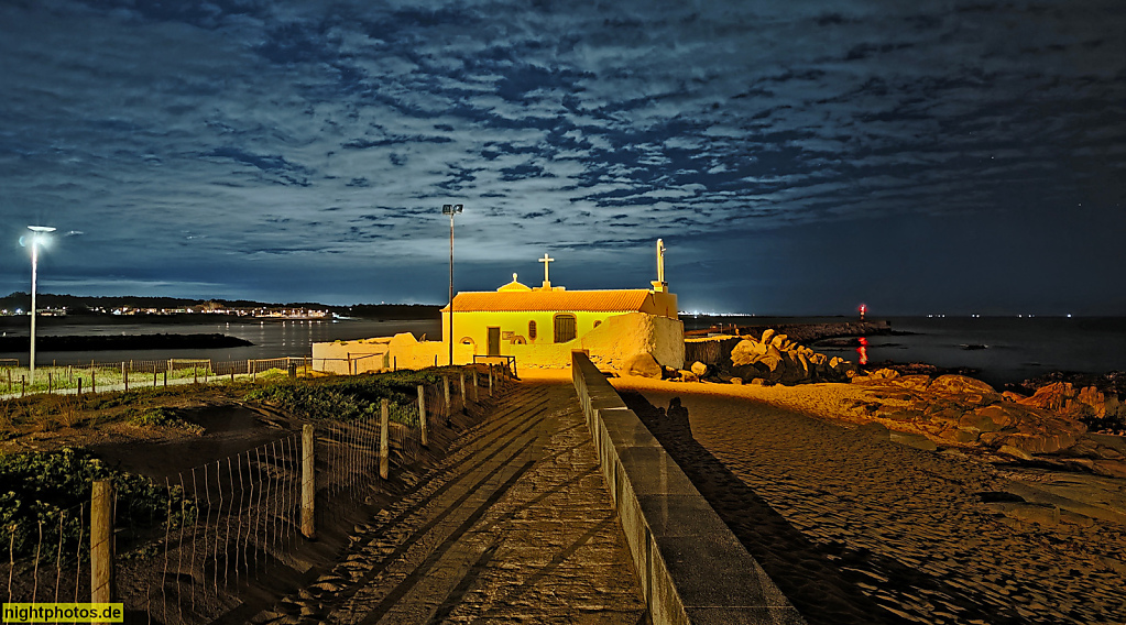 Vila do Conde. Capela de Nossa Senhora da Guia. Erbaut im 10.-11. Jahrhundert. Farol Barra Rio Ave. Avenida Marquês de Sá da Bandeira
