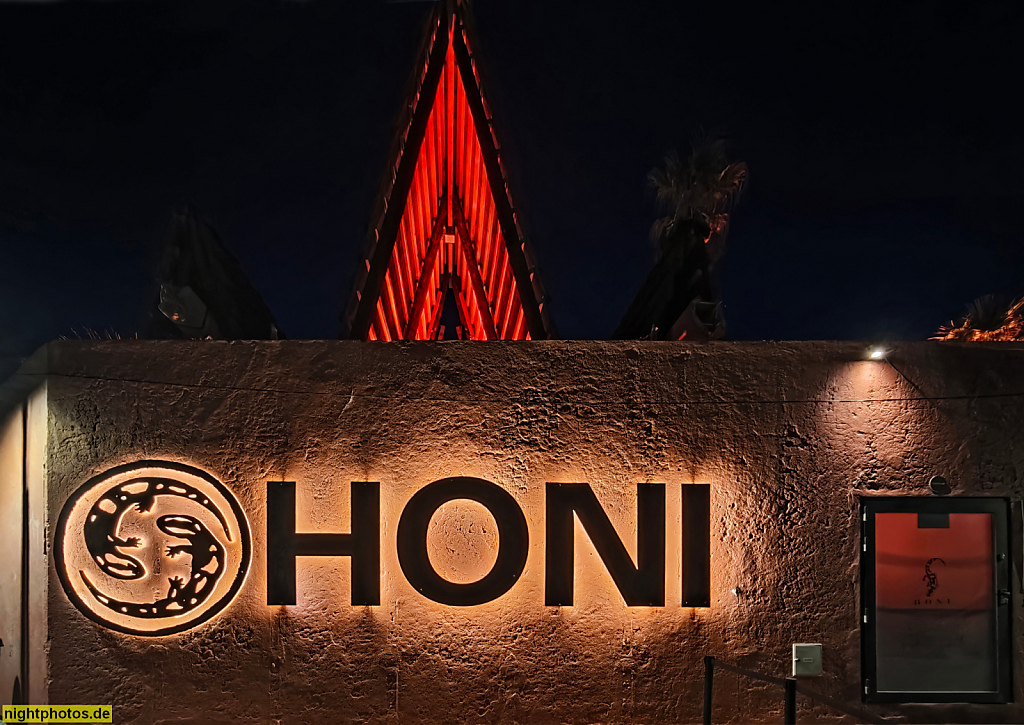 Póvoa de Varzim. Beach Day & Night Bar. Honi Beach. Logo. Avenida dos Banhos