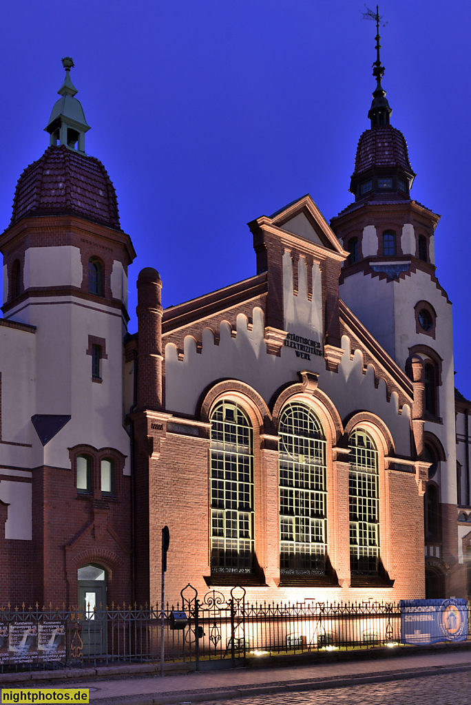 Schwerin. Kulturstätte E-Werk Schwerin seit 1998. Erbaut 1903-1904 als Städtisches Elektrizitätswerk und Schaltanlage. Backsteinbau teilverputzt in Renaissance. Spieltordamm 5