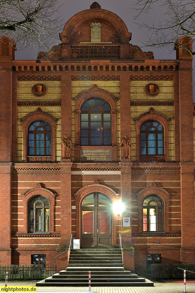 Schwerin. Schelfstadt. MSH Medical School Hamburg. Erbaut 1868-1870 als Gymnasium Friedricianum von Hermann Willebrand und Carl Luckow. August-Bebel-Strasse 12-11