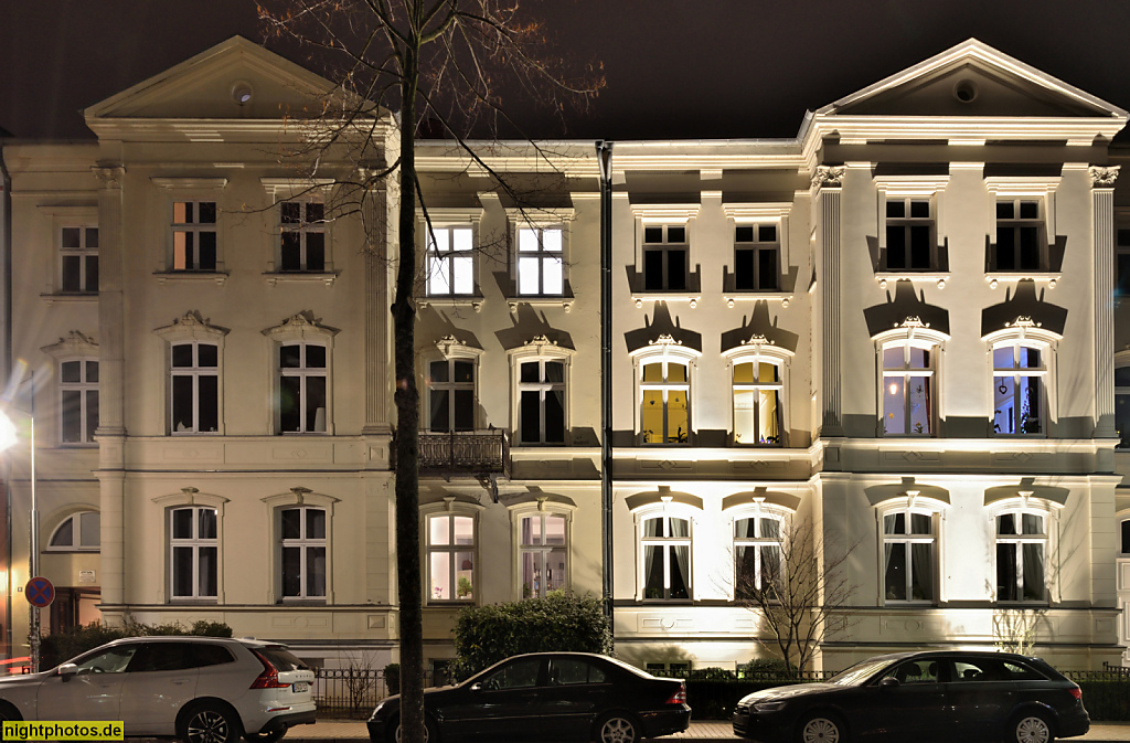 Schwerin. Schelfstadt. Wohnhaus mit neoklassizistischer Fassade. August-Bebel-Strasse 9-8