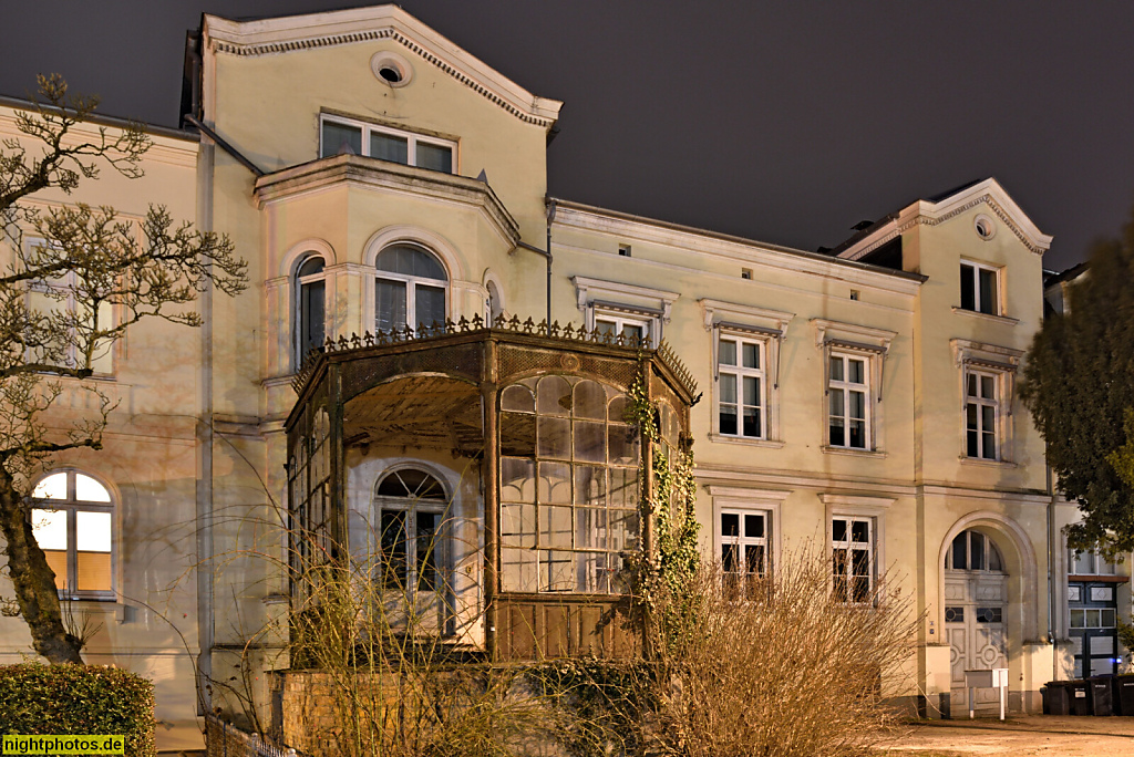 Schwerin Altstadt. Wohnhaus erbaut 1863 neoklassizistisch als Reihenvilla von Maurermeister Ferdinand Schultz. Werderstrasse 129