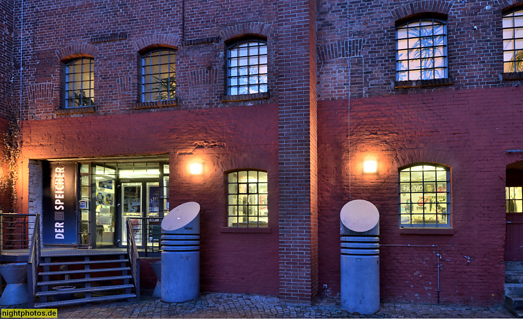 Schwerin Schelfstadt. Der Speicher. Soziokulturelles Zentrum mit Theater und Cafe. Seit 1996. Röntgenstrasse 22 Ecke Schelfstrasse