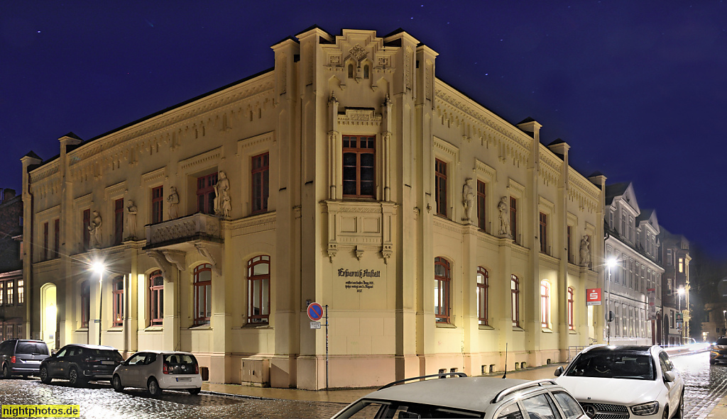 Schwerin Schelfstadt. Eckhaus neogotisch erbaut 1857 von Theodor Krüger. Erweitert 1890 von Georg Daniel. Polnisches Konsulat Lindenstr 1. Historische Sparkasse. Puschkinstr 2