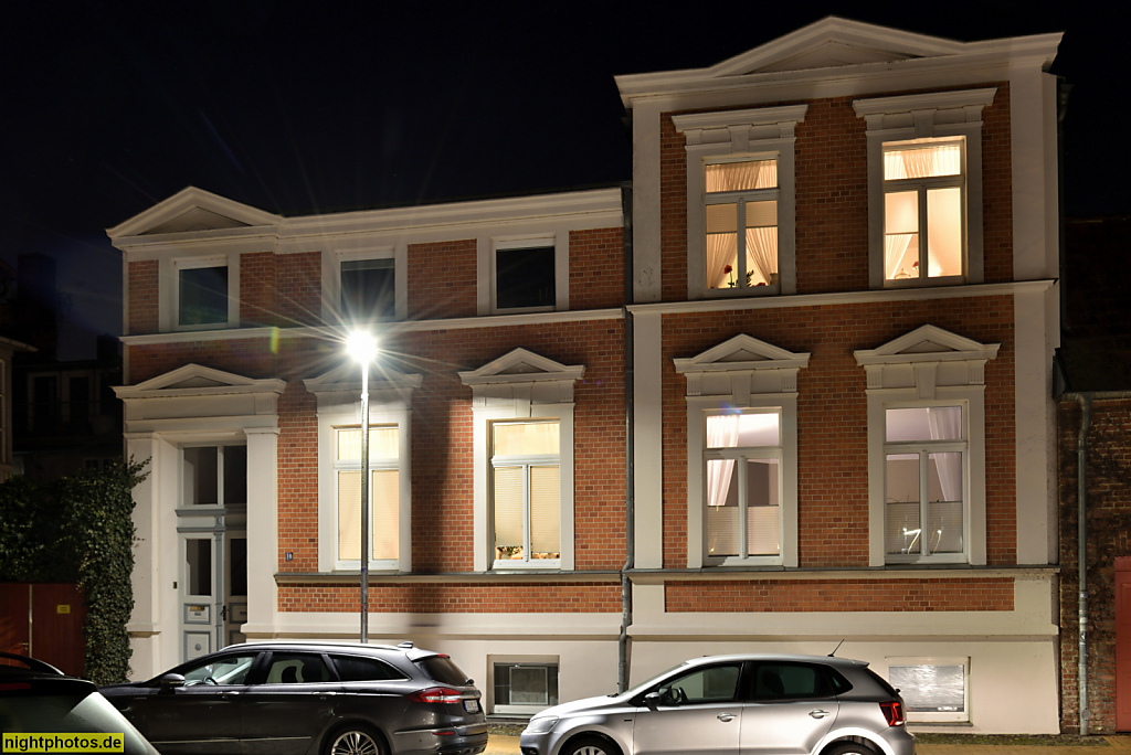 Schwerin Schelfstadt. Wohnhaus mit Seitenrisalit. Lindenstrasse 10