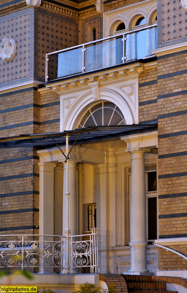 Berlin Lichterfelde. Villa Holzhüter erbaut 1875 von Paul Fingerling für Kaufmann und Majolikafabrikant Theodor Holzhüter. Curtiusstrasse 10