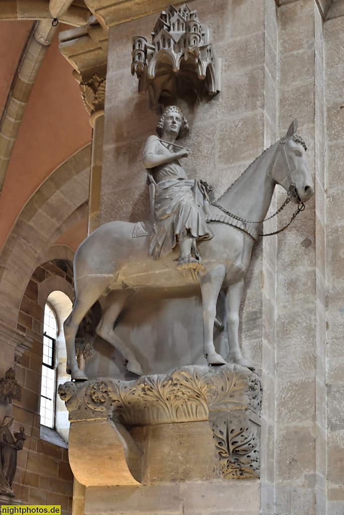 Bamberger Dom. Bamberger Reiter. Reiterstandbild erschaffen um 1230 aus Schilfsandstein