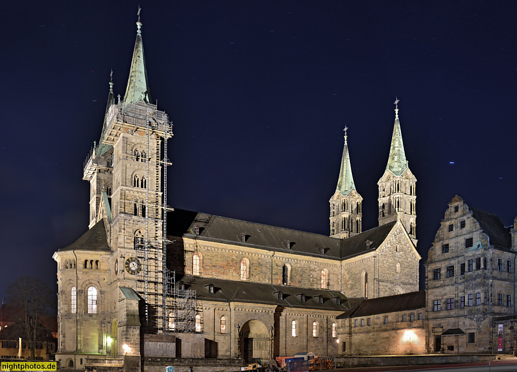 Bamberger Dom. Erstbau 1004-1012 durch König Heinrich II. Nach Brand frühgotischer Neubau 1185-1237 unter Bischof Ekbert von Andechs-Meranien. Domplatz