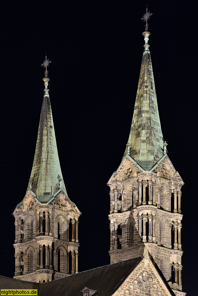 Bamberger Dom. Erstbau 1004-1012 durch König Heinrich II. Nach Brand frühgotischer Neubau 1185-1237 unter Bischof Ekbert von Andechs-Meranien. Domplatz
