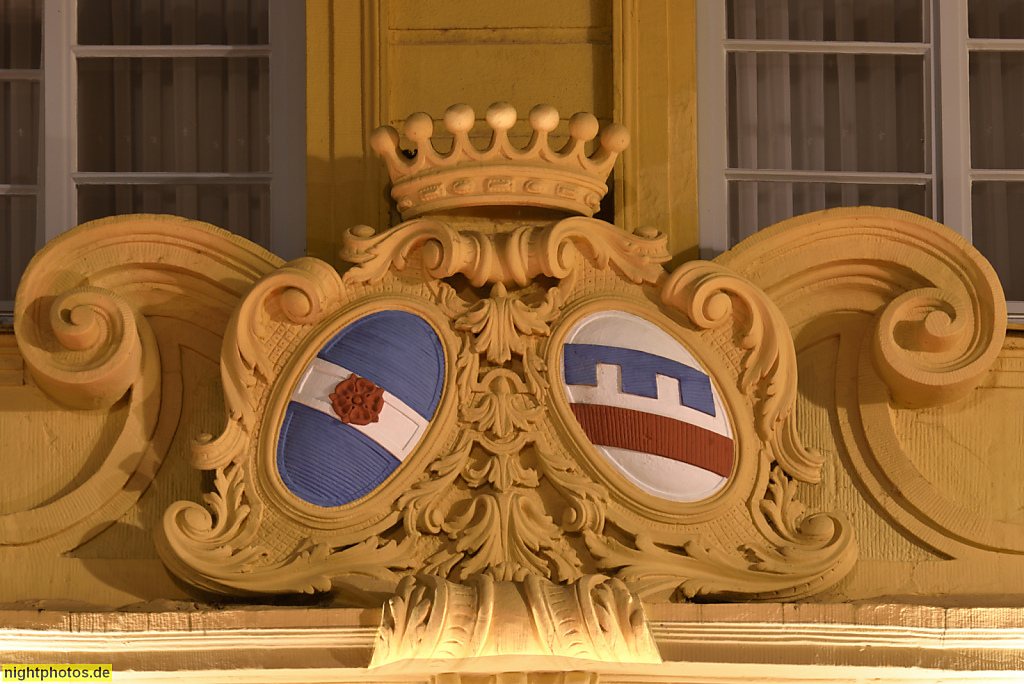 Bamberg. Hotel Martin. Erbaut 1518-1519 als Auseßhof. Allianzwappen von Aufseß und von Brambach über Portal. Umbau zum Hotel 1975–1977. Vorderer Bach 4