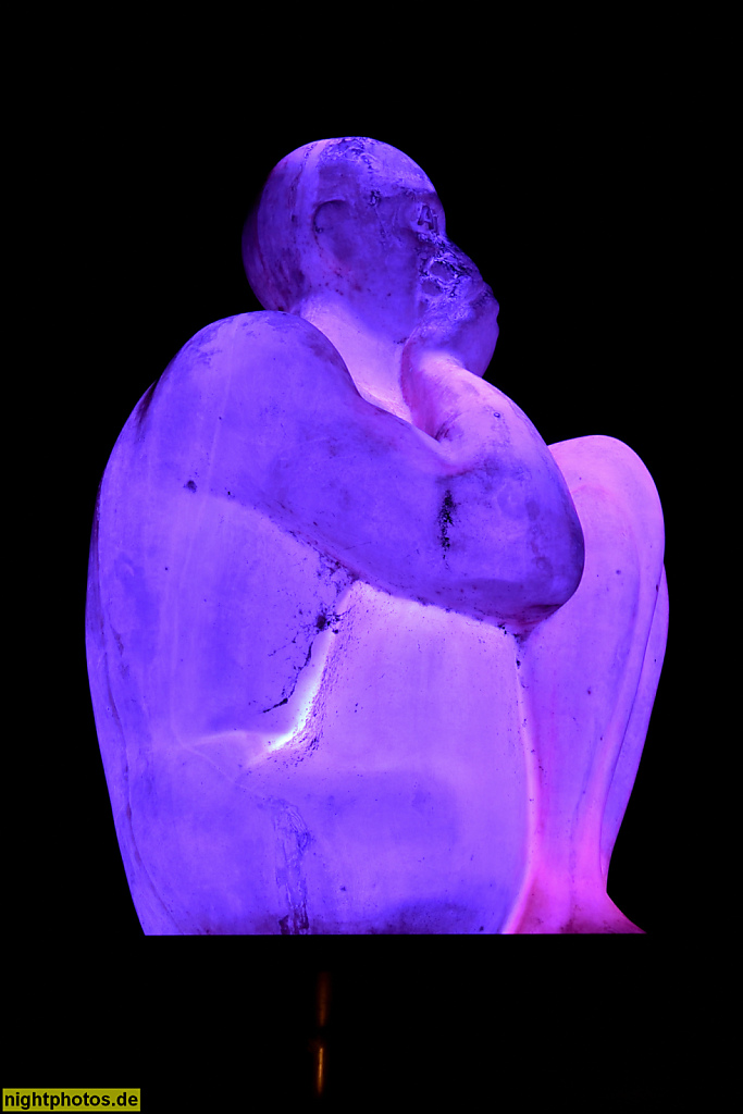 Bamberg. Skulptur 'Air-Earth' von Jaume Plensa erschaffen 2012 auf der Oberen Mühlbrücke. 'Der denkende Plensa'