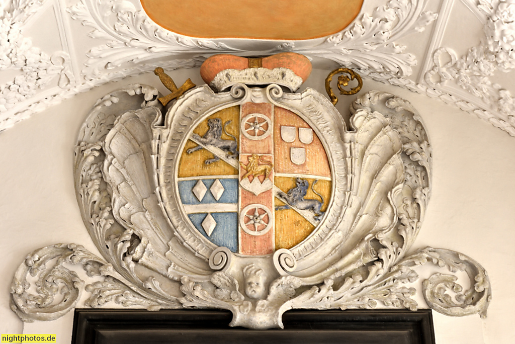 Bamberg. Neue Residenz erbaut 1697-1703 von Johann Leonhard Dientzenhofer in Barock unter Fürstbischof Lothar Franz von Schönborn. Wappenkassette
