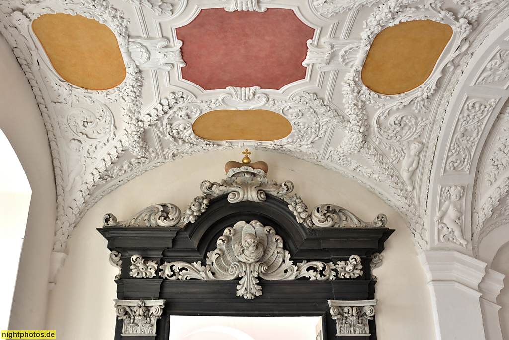 Bamberg. Neue Residenz erbaut 1697-1703 von Johann Leonhard Dientzenhofer in Barock unter Fürstbischof Lothar Franz von Schönborn. Treppenhaus Stuck