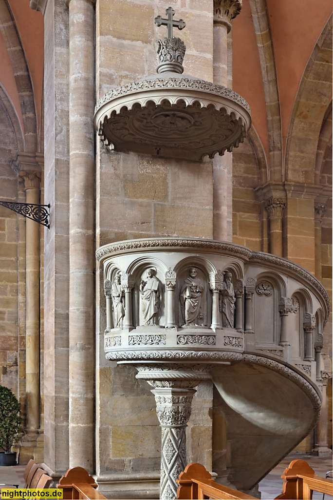 Bamberger Dom St. Peter und St. Georg. Erbaut 1203-1237 für Bischof Eckbert von Andechs-Meranien. Kanzel