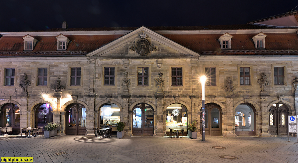 Bamberg. Alte Hauptwache mit Bäckereigeschäft. Erbaut 1772-1774 von Baumeister Johann Joseph Vogel. Architekt Johann Georg von Roppelt. Fassadenschmuck v Bildhauer Johann Bernhard Kamm. Bauherr Fürstbischof Adam Friedrich von Seinsheim. Hauptwachstrasse 1