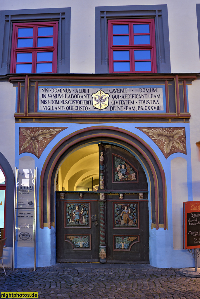 Naumburg. Wohn- und Geschäftshaus erbaut 1517-1525 von Hans Witzleube als Kaysersches Haus. Erneuerung 1922 nach Brand. Eichenholztür erschaffen 1680. Markt 10