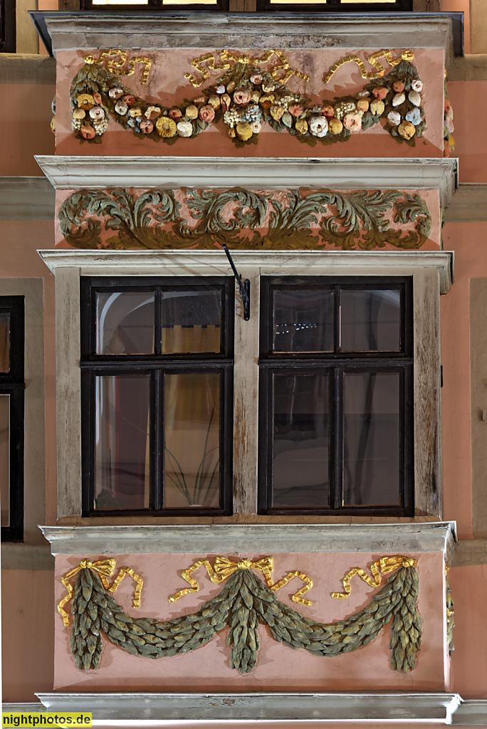 Naumburg Markt 17 Erker mit Feston und floralen Ornamenten
