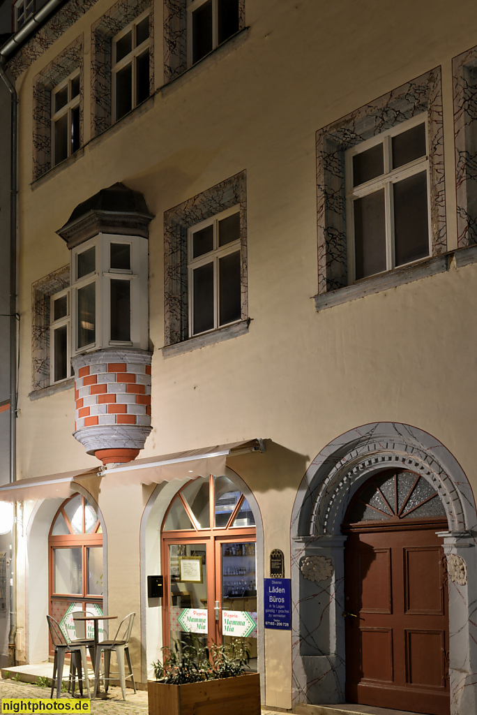Naumburg. Wohn- und Geschäftshaus mit Pizzeria. Ältester erhaltener Erker Naumburgs aus frühem 16. Jhdt. Herrenstrasse 1