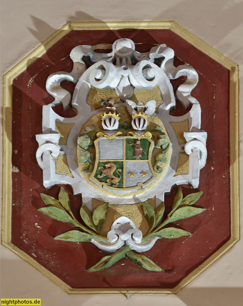 Naumburg. Haus 'Zwölf Apostel'. Wandrelief mit Wappenkartusche. Markt 19