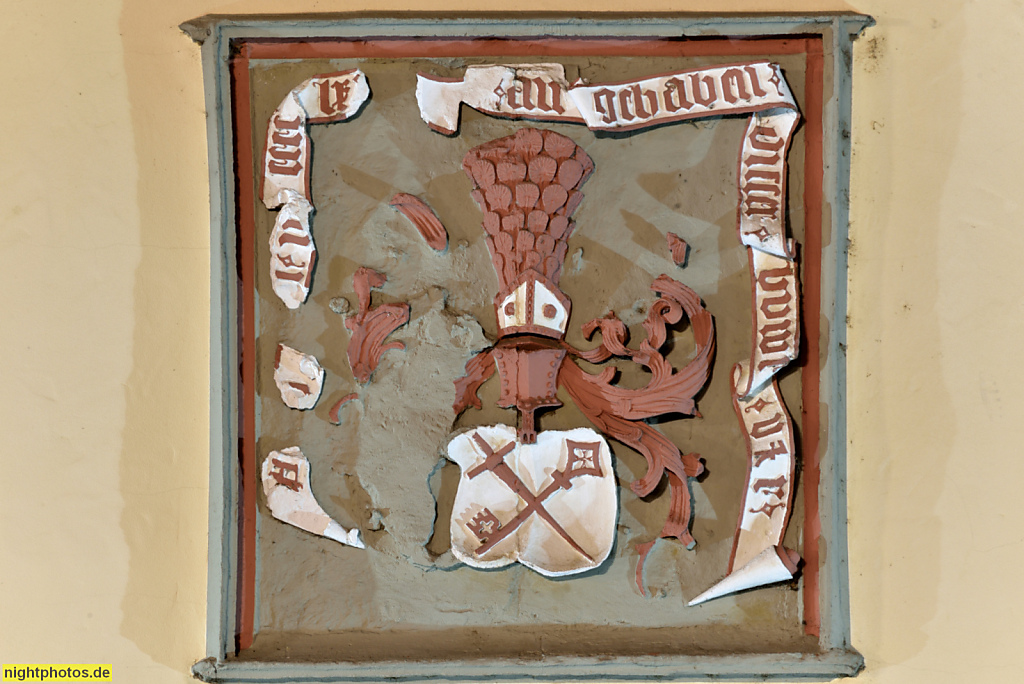 Naumburg. Rathaus. Erbaut 1517-1528. Renaissanceportal erbaut 1556-1557. Wandrelief mit Stadtwappen Schwert und Schlüssel. Markt 1