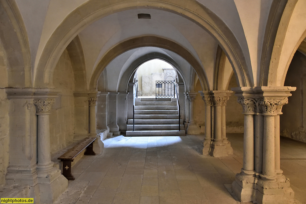 Naumburg. Evangelischer Dom St Peter und Paul. Erbaut ab 13. Jhdt. Spätromanische Säulen und Bündelpfeiler mit Würfelkapitell in der Krypta