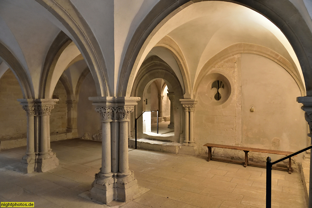 Naumburg. Evangelischer Dom St Peter und Paul. Erbaut ab 13. Jhdt. Spätromanische Bündelpfeiler mit Würfelkapitell in der Krypta