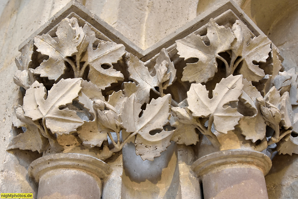 Naumburg. Evangelischer Dom St Peter und Paul. Erbaut ab 13. Jhdt. Westchor. Kapitell mit Weinbblättern