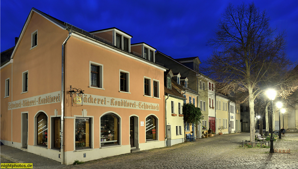 Naumburg. Marienplatz Randbebauung mit Bäckerei Konditorei Schweinoch. Marienplatz 5-10