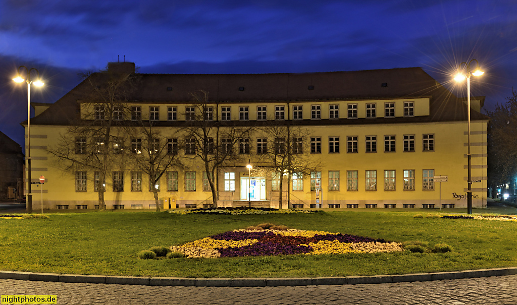 Naumburg. Neues Postamt Naumburg. Ehemaliges Hauptpostamt. Erbaut 1931-1932. Bauleitung Ministerialdirektor Röding u Oberpostbaurat Ralsburg. Heinrich-von-Stephan-Platz 6