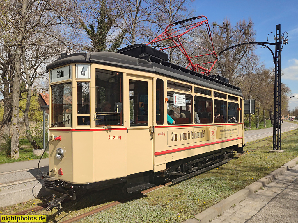 Naumburg. Strassenbahnwagen Linie 4 an der Station Salztor