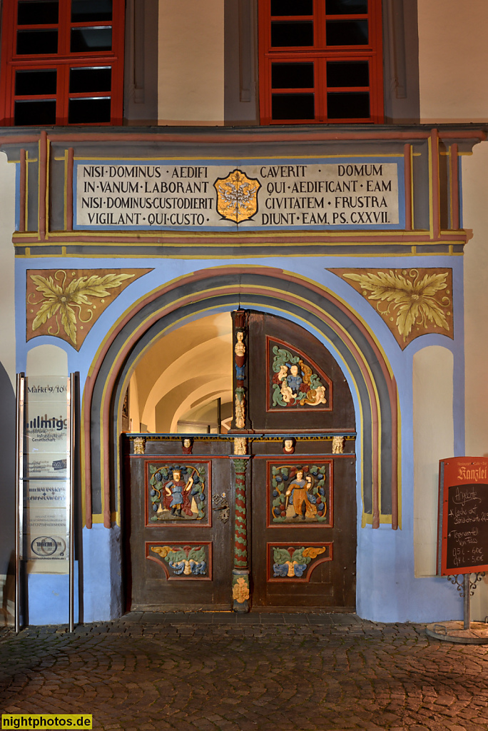 Naumburg. Kaysersches Haus erbaut 1517 nach Stadtbrand. Tor aus Eichenholz von 1680 mit Schnitzereien. Supraporte mit Reichsadler. Markt 10