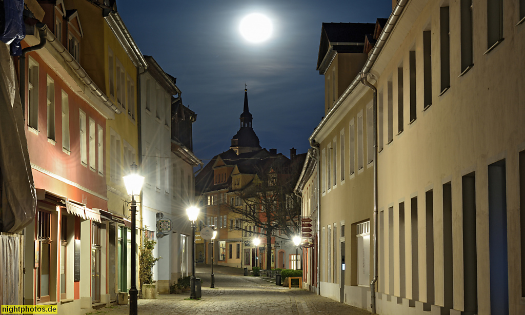 Naumburg Steinweg unter Vollmond. Blickrichtung Stadtkern mit Turmspitze der Stadtkirche St. Wenzel
