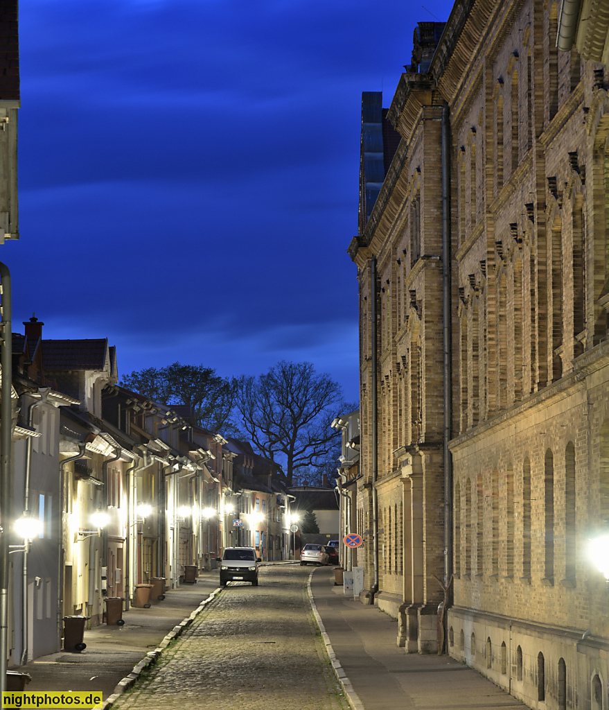 Naumburg. Salztorschule (rechts). Erbaut 1876 als neue Bürgerschule an der Schulstrasse