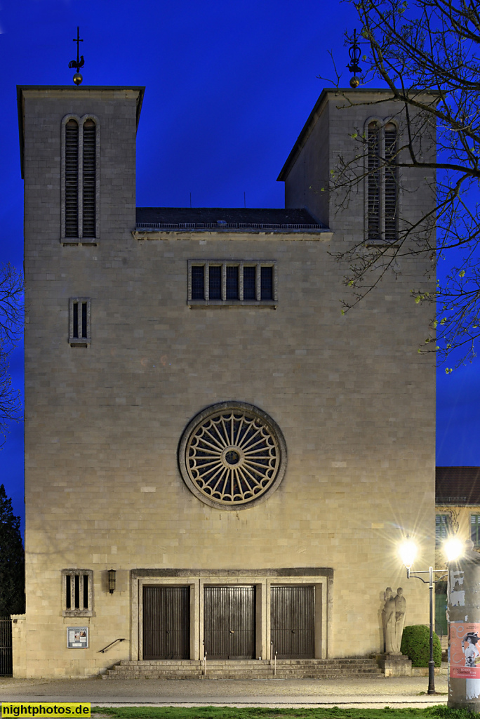 Naumburg. Kirche St. Peter und Paul. Erbaut 1957-1962 von Architekt Johannes Reuter unter Pfarrer Stephan Huppertz. Kramerplatz 2
