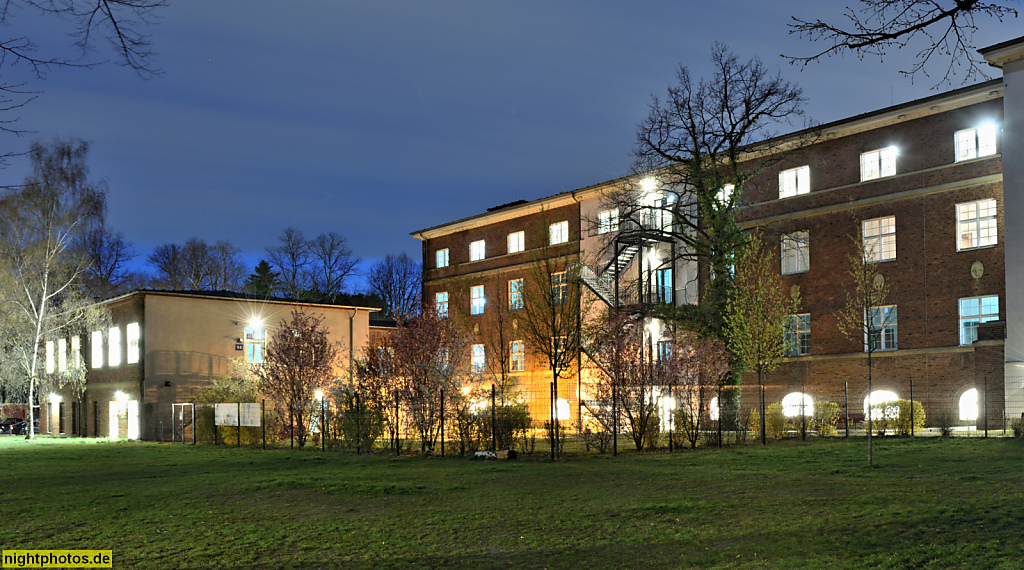 Berlin Lichterfelde. Victor-Gollancz-Volkshochschule. Erbaut 1914-1917 in Reformarchitektur von Richard Tietze als Erweiterung des Rathauses. Instandsetzung 1950-1951. Goethestrasse 9