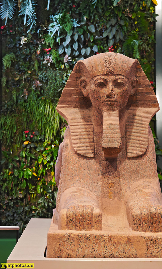 Berlin Mitte. Dussmann Verwaltung und Kulturkaufhaus. Innendekoration Bürotrakt EG. Erbaut 1996-1997 von Miroslav Volf, Mario Campi und Franco Pessina. Friedrichstrasse 90