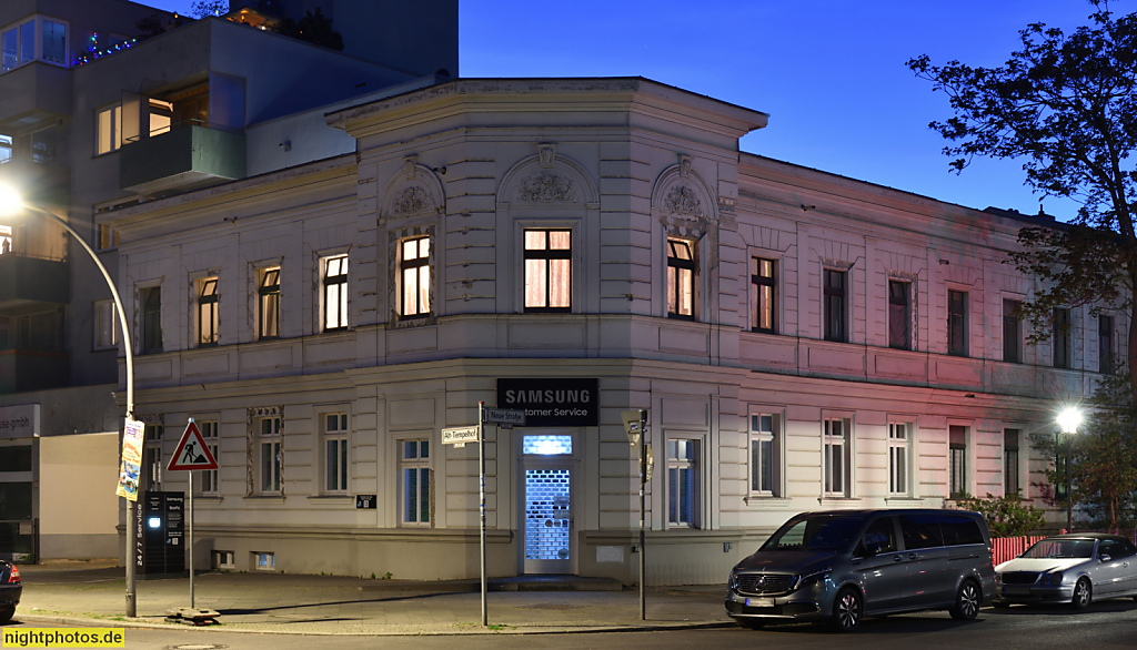 Berlin. Tempelhof. Mietshaus spätklassizistisch erbaut um 1873. Eckhaus mit Eckrisalit. Neue Strasse 26