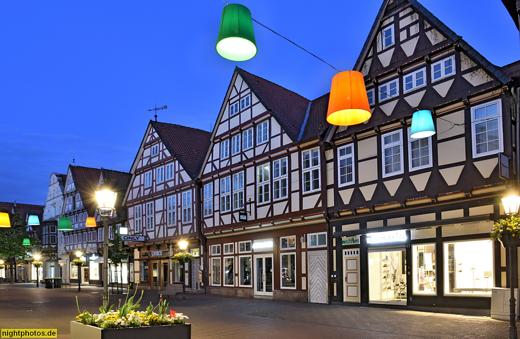 NP-2025-05-08-03-Celle-Altstadt-Auskragendes-Fachwerk-in-der-Zoellnerstrasse-zwischen-Piltzergasse-und-Am-Heiligen-Kreuz-new.jpg
